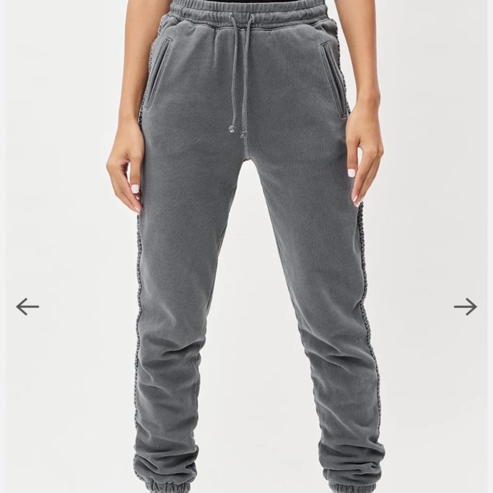 EMBROIDERED SWEATPANTS (CHARCOAL)